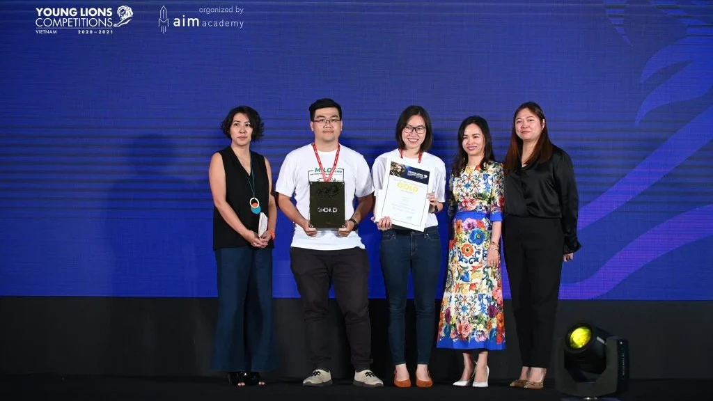 Thí sinh tham gia Vietnam Young Lions đang thảo luận và lên ý tưởng cho bài thi trong thời gian giới hạn, thử thách sáng tạo.