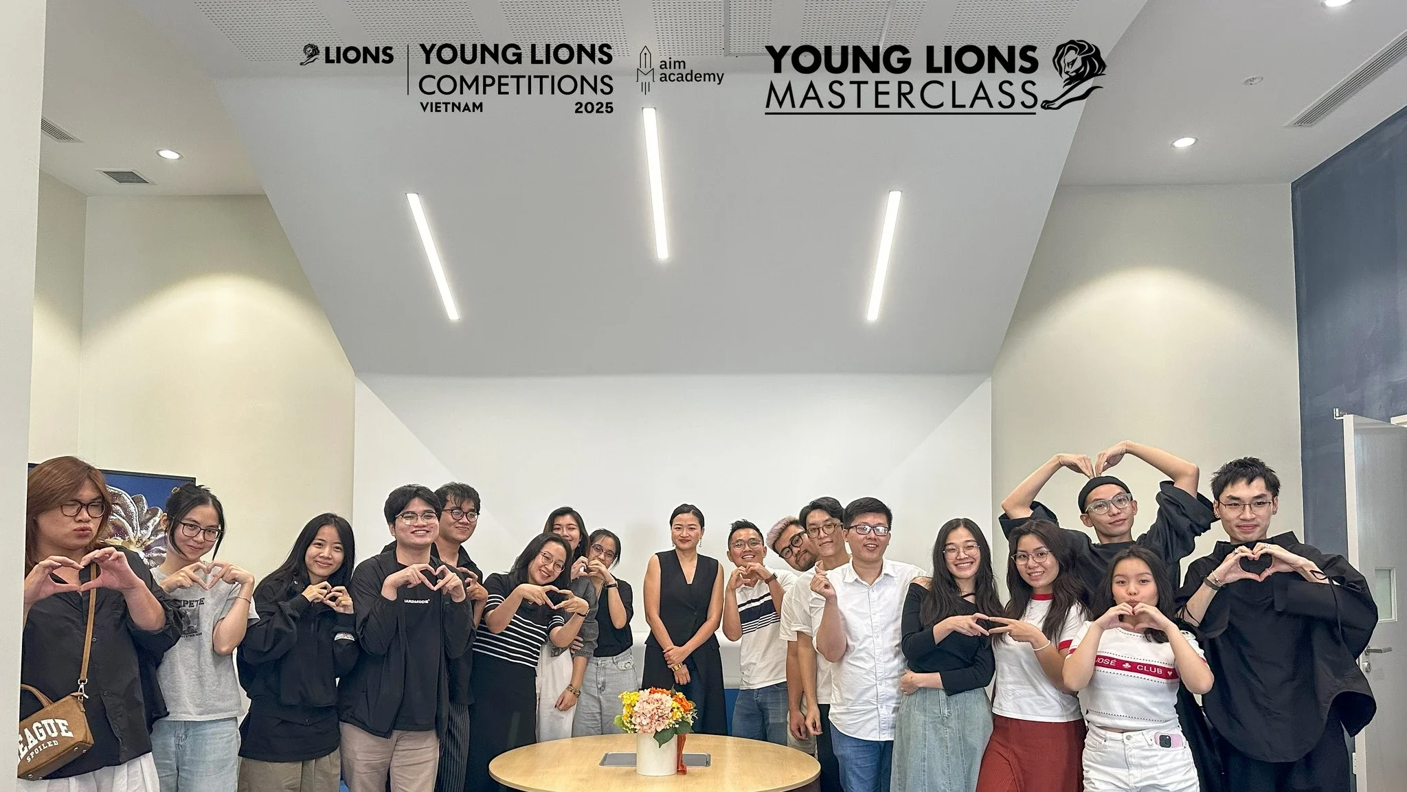 Đội ngũ sáng tạo tham gia quá trình đăng ký online Vietnam Young Lions